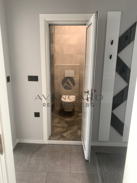 ДВУСТАЕН С ПАРКОМЯСТО! ОБЗАВЕДЕН ! КЪРШИЯКА!