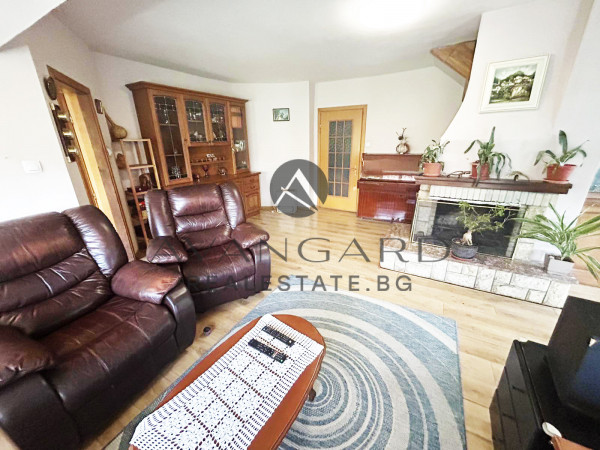 Four -bedroom maisonette Saturday market