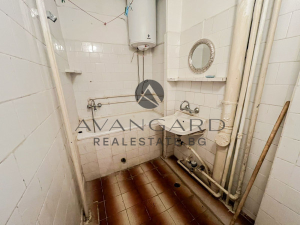 ДВУСТАЕН С ТРИ ОТДЕЛНИ СТАИ! ИЗГРЕВ