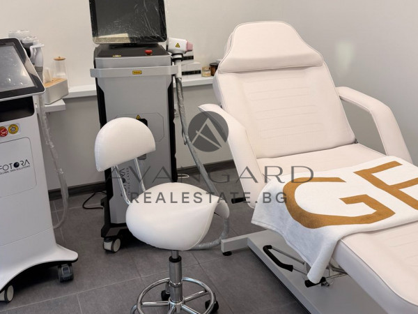 LUXURY BEAUTY SALON!