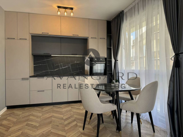 Luxury one -bedroom / south exposure