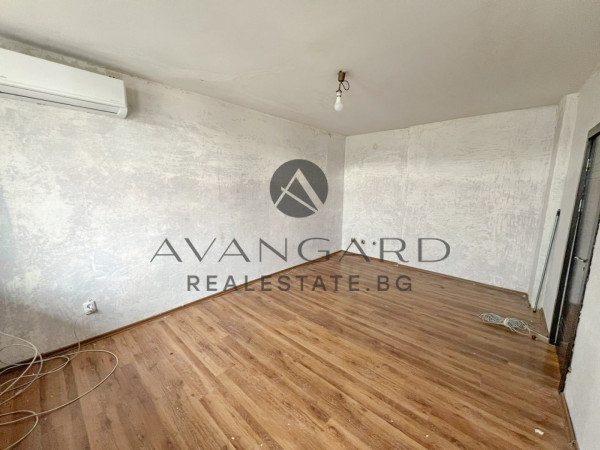 ДВУСТАЕН С ТРИ ОТДЕЛНИ СТАИ / КЮЧУК ПАРИЖ