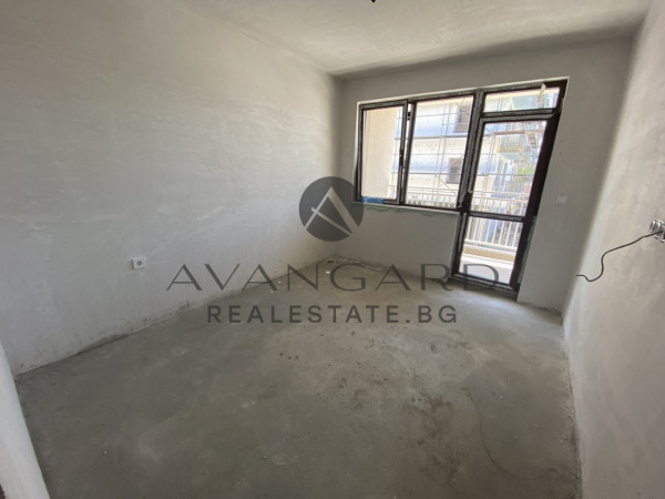 ИЗГОДНО! ОБШИРЕН ДВУСТАЕН ОСТРОМИЛА