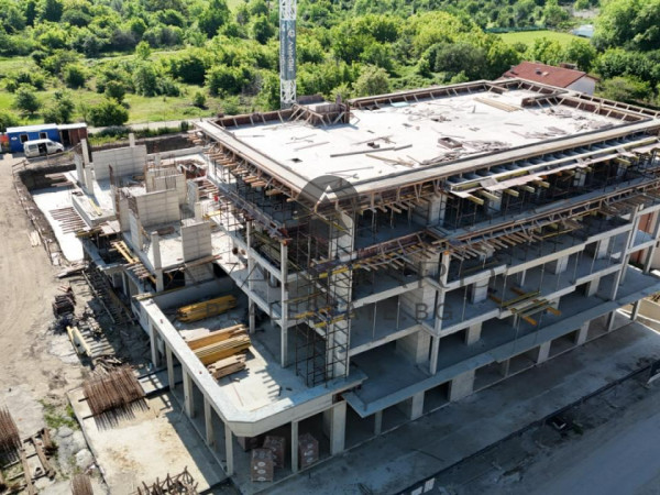 МАЛКА ЛУКСОЗНА СГРАДА ЮЖЕН