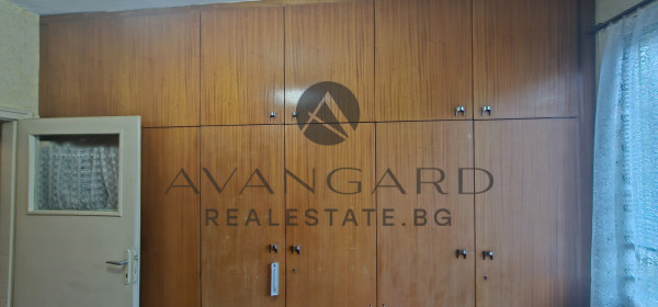 Двустаен с три отделни стаи до МОЛ Пловдив