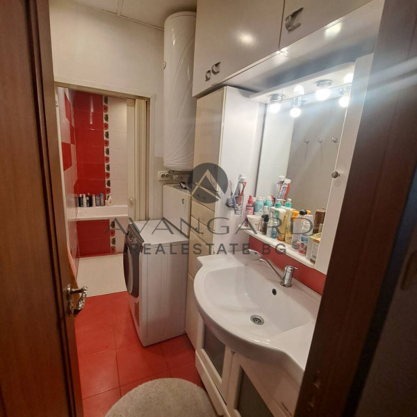 All -furnished two -bedroom apartment