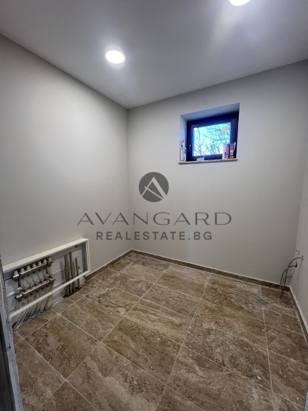 Самостоятелна двуетажна къща с акт 16 в Крумово