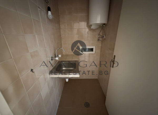 ТОП ЛОКАЦИЯ! Тристаен до ПОЩАТА