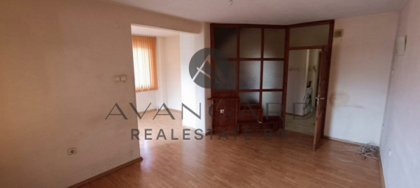 A three -bedroom maisonette in Karshiyaka