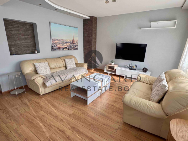 Етаж от къща + двустаен партерен апартамент