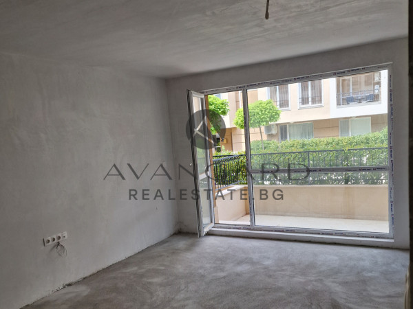 One bedroom apartment with 30 sq.m. Hall and 27 sq. M. VERANDA/ Ostromila