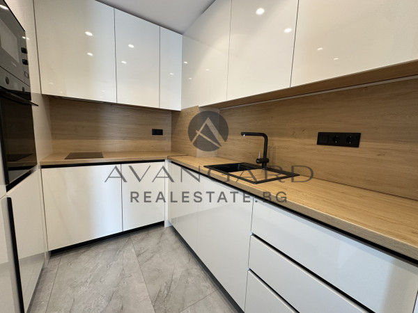 Designer Spacious one -bedroom / new building / judges