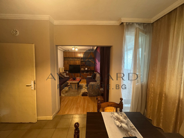 Four -bedroom furnished with a garage in the price! Kyuchuk Paris!