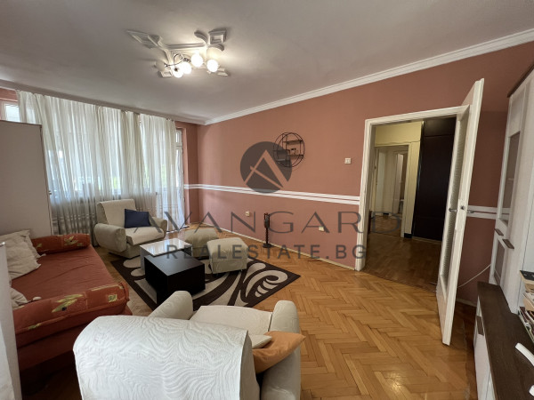 Exclusive !! One bedroom with three separate rooms!