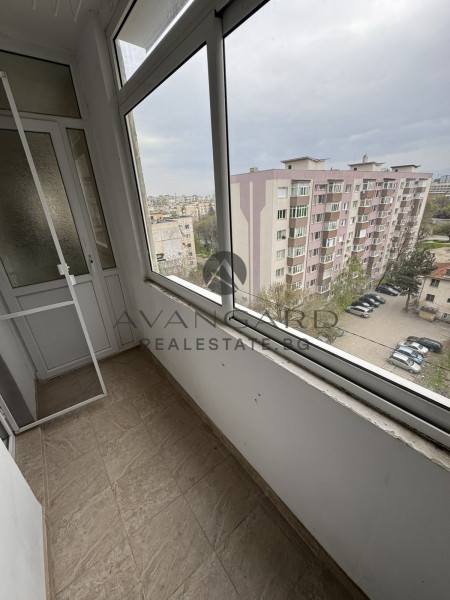 FREE PARKING!!! THREE-ROOM APARTMENT!!! REAL SQUARE !!!