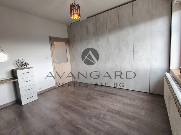 САМОСТОЯТЕЛНА КЪЩА в с. СКУТАРЕ!