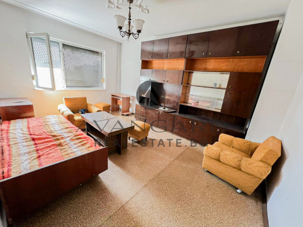 ДВУСТАЕН С ТРИ ОТДЕЛНИ СТАИ! ИЗГРЕВ