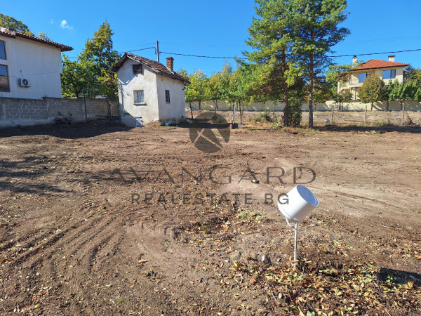 Two-storey detached house / Belashtitsa