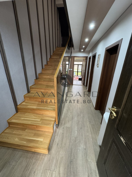 ДВУЕТАЖНА КЪЩА В ОСТРОМИЛА !!!