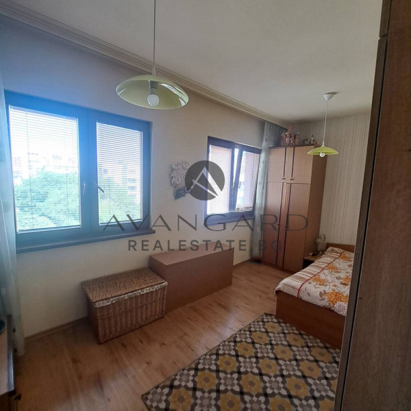All -furnished two -bedroom apartment