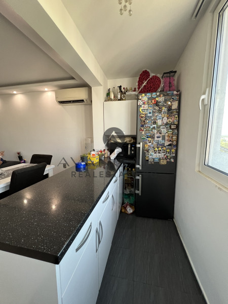 Fully furnished and renovated two -bedroom apartment