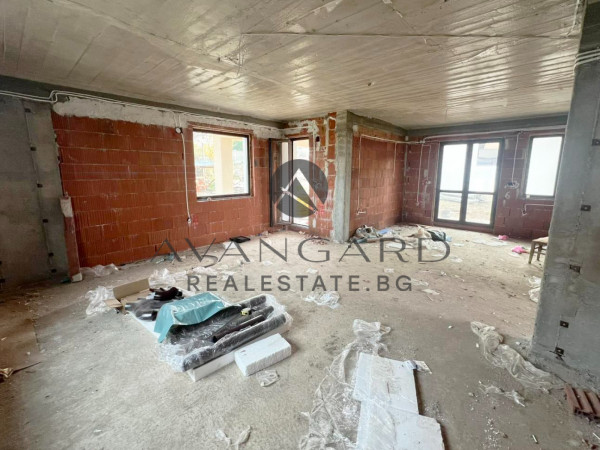 ДВУЕТАЖНА КЪЩА с.БЕЛАЩИЦА