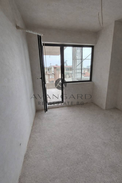 Многостаен апартамент до ГРАНДА