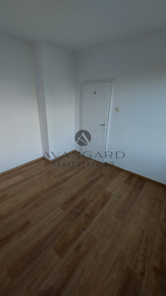 ДВУСТАЕН С ТРИ ОТДЕЛНИ СТАИ! СМИРНЕНСКИ