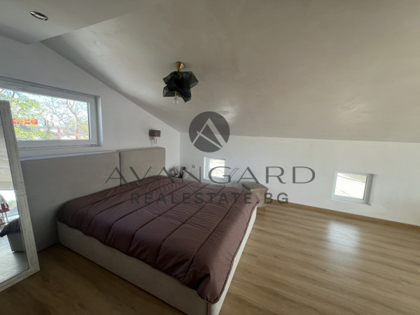 ТРИЕТАЖНА КЪЩА С ДВОР И РАЗРАБОТЕН БИЗНЕС