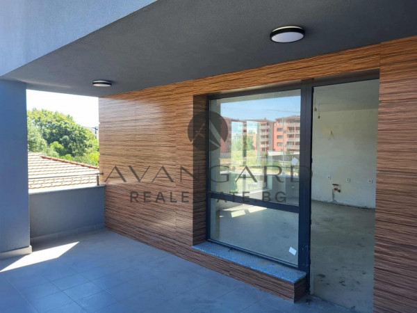 Spacious one -bedroom in front of act16 / Ostromila