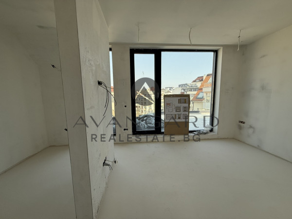 ТРИСТАЕН С АКТ 16 ДО НОВОТЕЛ ПЛОВДИВ!