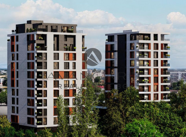 Three -bedroom in a luxury building / Mall Plaza