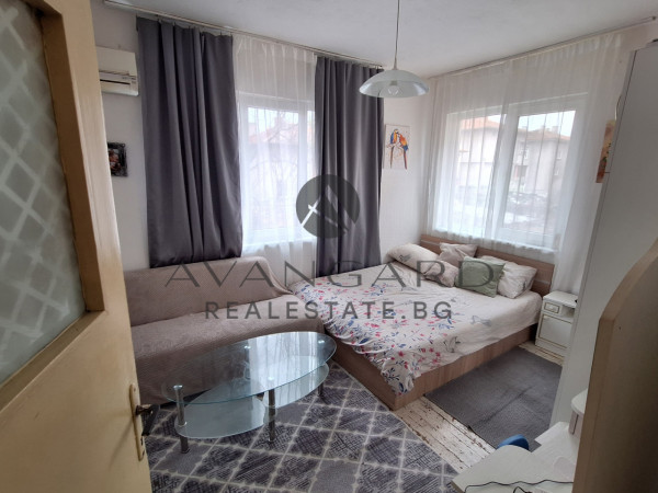 Етаж от Къща с гараж / Захарна Фабрика