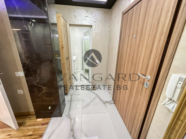 Spacious furnished one -bedroom / new building / south exposure