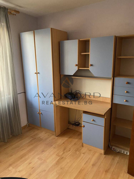 Multi -Apartment / Thursday Market