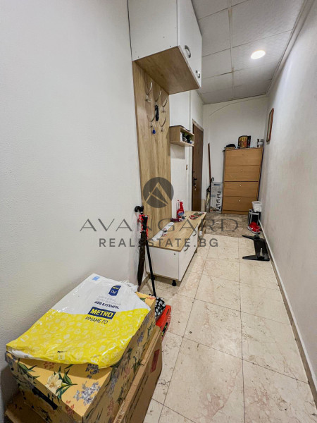 FOUR-ROOM APARTMENT IN KAMENITSA 1
