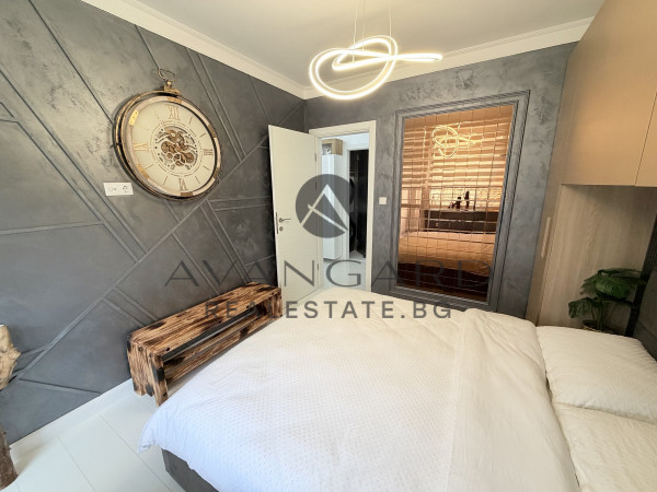 ЛУКСОЗЕН ТРИСТАЕН В МАЛКА СГРАДА !