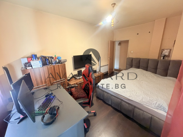 ТРИСТАЕН С ГАРАЖ В ЦЕНАТА / КАМЕНИЦА 1