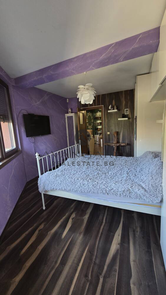 ТРИСТАЕН ОБЗАВЕДЕН АПАРТАМЕНТ ДО СТАРИЯ ГРАД!