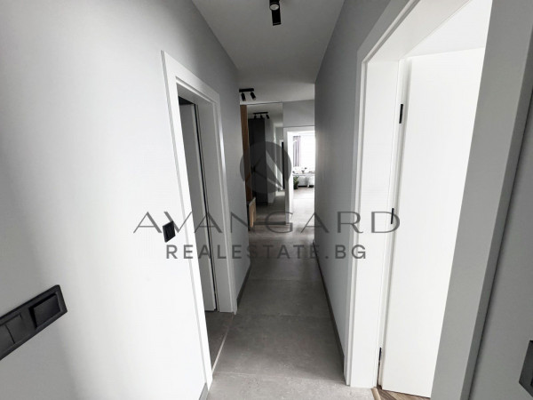 ТРИСТАЕН ДИЗАЙНЕРСКИ С ДВОЕН ГАРАЖ В ОСТРОМИЛА!!!