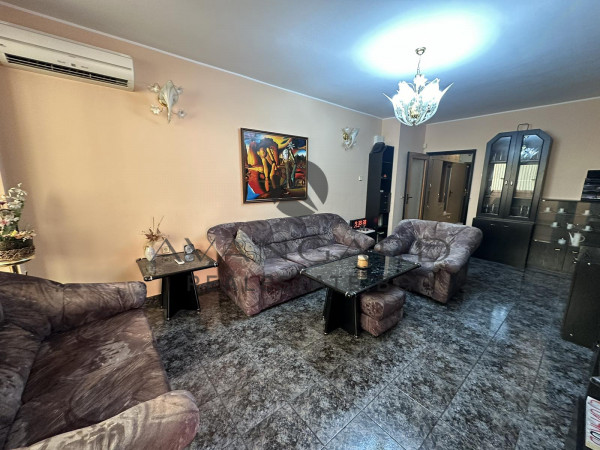 Three-room furnished Kamenitsa 2