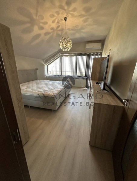 ОБЗАВЕДЕНА КЪЩА В с.БРЕСТНИК