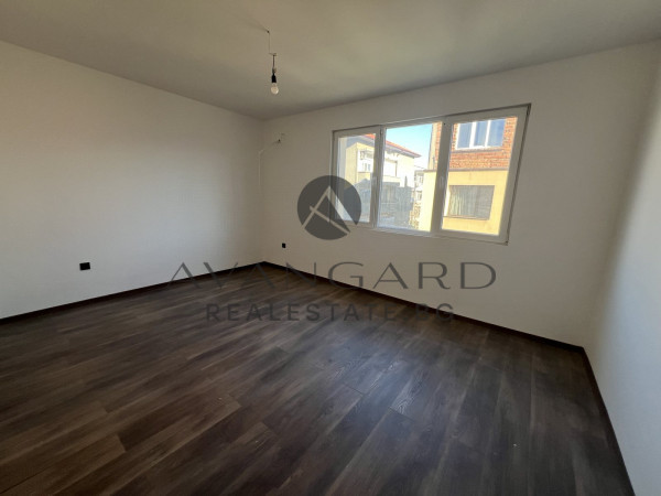 Етаж от Къща / Гагарин