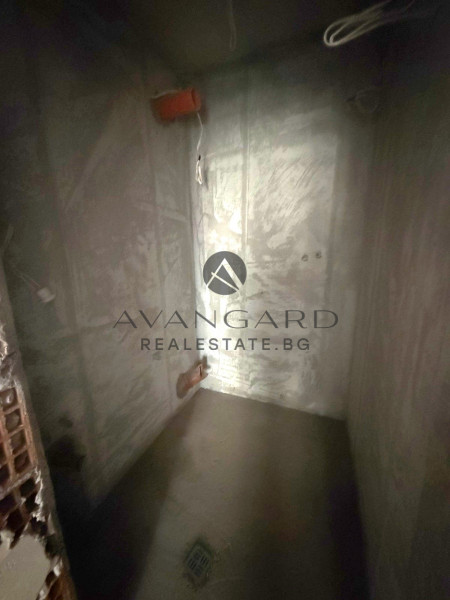 ТРИСТАЕН АПАРТАМЕНТ С ГАРАЖ В ЛУКСОР 5! ОСТРОМИЛА!