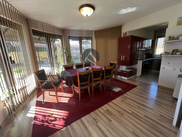 САМОСТОЯТЕЛНА ЛУКСОЗНА КЪЩА С ДВОР  В ОСТРОМИЛА !!!