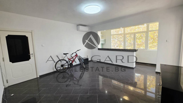 TWO BEDROOM TURNKEY! THREE SEPARATE ROOMS! THE BREAKER!