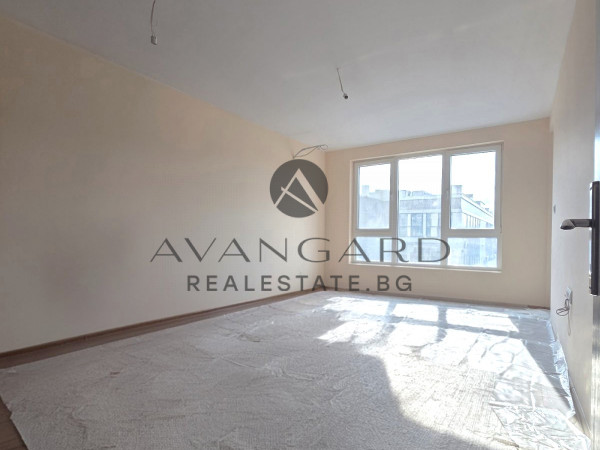 Двустаен до ключ / Мол Плаза