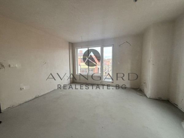 ТРИСТАЕН АПАРТАМЕНТ С ГАРАЖ В ЛУКСОР 5! ОСТРОМИЛА!