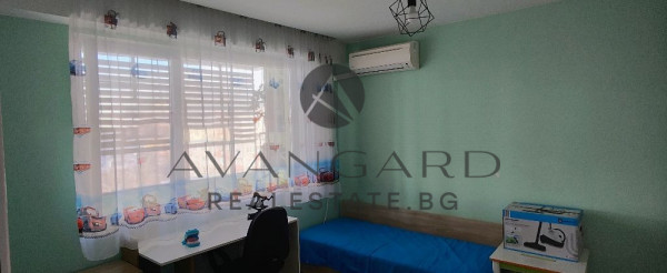 Тристаен с реална квадратура/ Кючук Париж