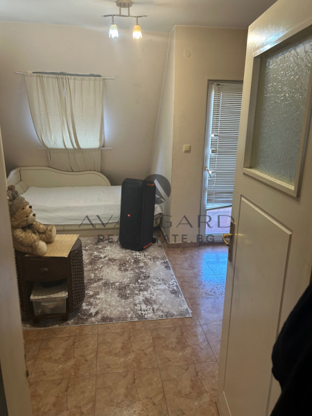 FURNISHED three-room apartment / Marasha